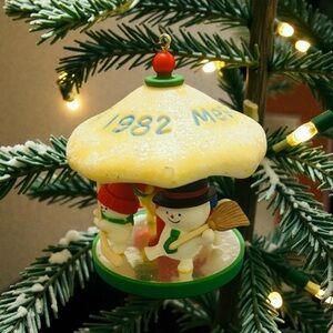 Vintage Hallmark Keepsake Ornament 1982 Snowman Carousel fifth in a series